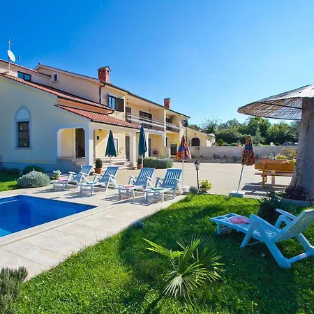 Holiday home Perla Klaudio