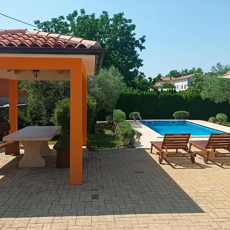 Perla Klaudio Сasa de vacaciones Muntrilj